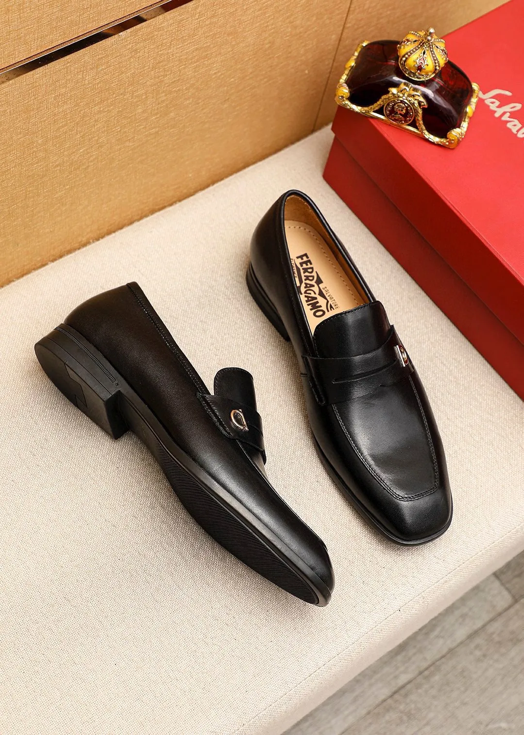 Men's shoes 💰480 💐 Product trademark: Ferragamo "Ferragamo" casual leather shoes Regular size: 38-44 (45🉑️customized) Product materials: Selected imported first-layer cowhide upper + luxury hardware buckle, imported water-dyed cowhide leather lining. Strong three-dimensional visual effect, original rubber outsole Color: 3⃣️seed leather materials available